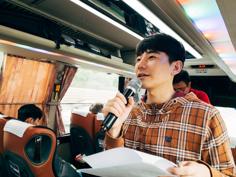 제11회 대구퀴어문화축제 참가단 버스 안에서 진행된 6월 친구사이 정기모임.