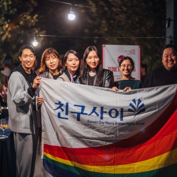 [185호][이달의 사진] 첫 번째의 나라에서 온 사람들